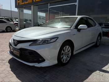 Toyota  Camry  GLE  2018  Automatic  203,000 Km  4 Cylinder  Front Wheel Drive (FWD)  Sedan  White