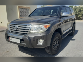 Toyota  Land Cruiser  VXR  2015  Automatic  326,000 Km  8 Cylinder  Four Wheel Drive (4WD)  SUV  Gray