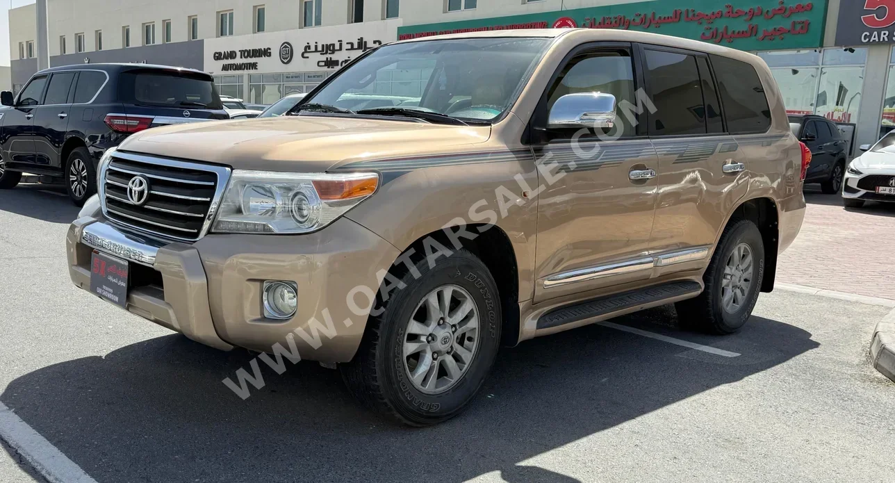 تويوتا لاند كروزر في اكس ار 2009 اوتوماتيك 491,000 كم 8 سلندر دفع رباعي اس يو في ذهبي