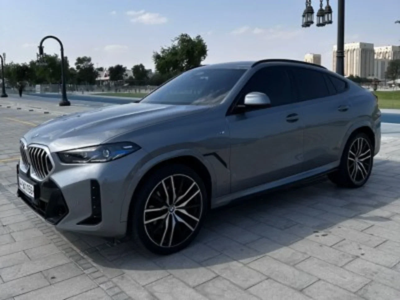 بي ام دبليو  6 إكس  6 سلندر  إس يو في 4 في 4  رمادي  2026