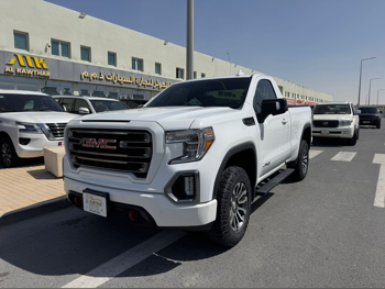 GMC  Sierra  AT4  2021  Automatic  74,000 Km  8 Cylinder  Four Wheel Drive (4WD)  Pick Up  White