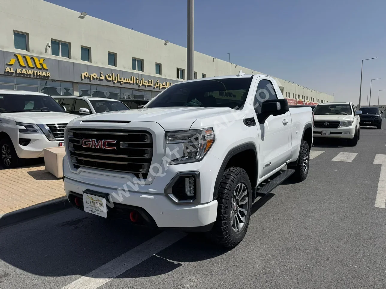 GMC  Sierra  AT4  2021  Automatic  74,000 Km  8 Cylinder  Four Wheel Drive (4WD)  Pick Up  White