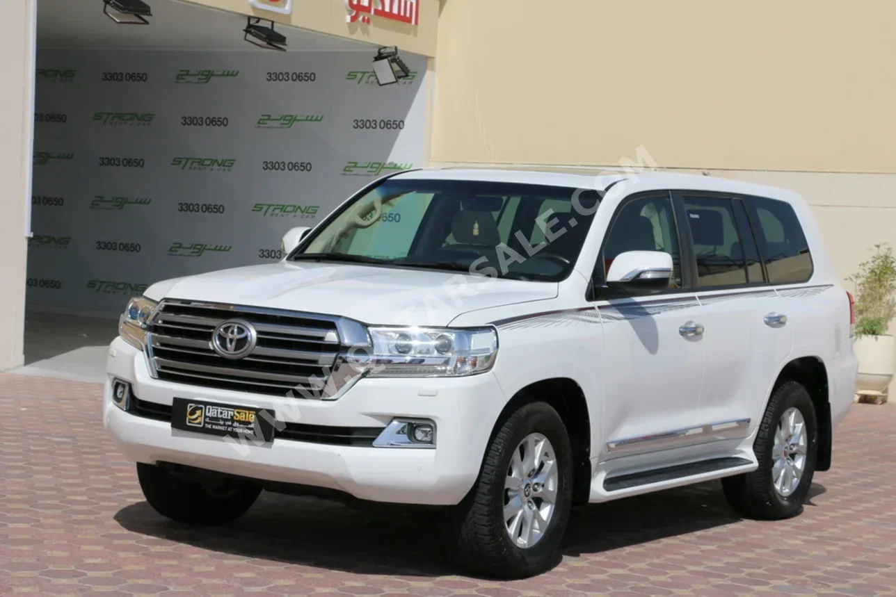 Toyota  Land Cruiser  GXR  2019  Automatic  121,000 Km  8 Cylinder  Four Wheel Drive (4WD)  SUV  White