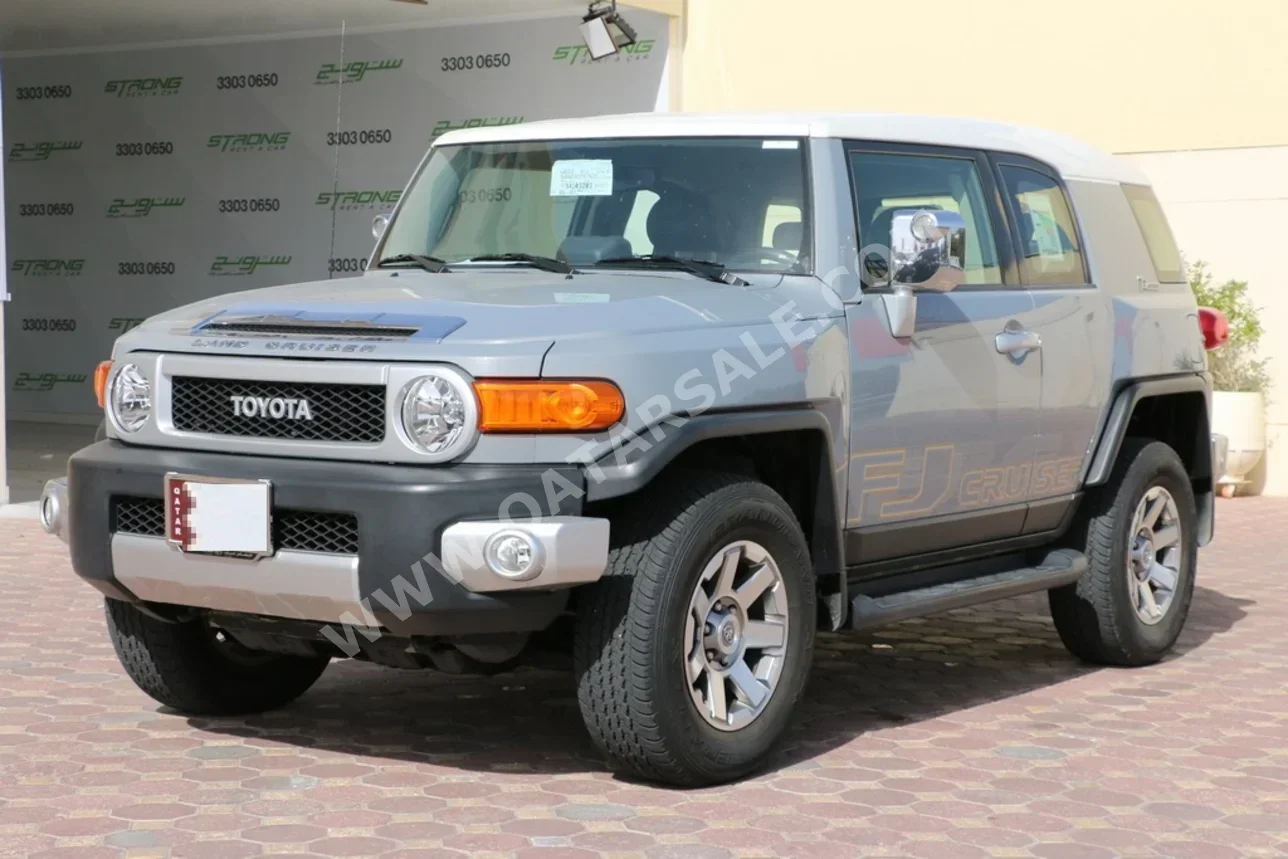 تويوتا  إف جي كروزر  2020  اوتوماتيك  93,000 كم  6 سلندر  دفع رباعي  اس يو في  رمادي