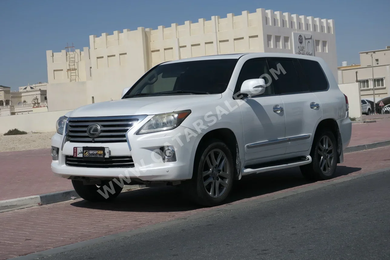 Lexus LX 570 2013 Automatic 244,000 Km 8 Cylinder Four Wheel Drive (4WD) SUV White