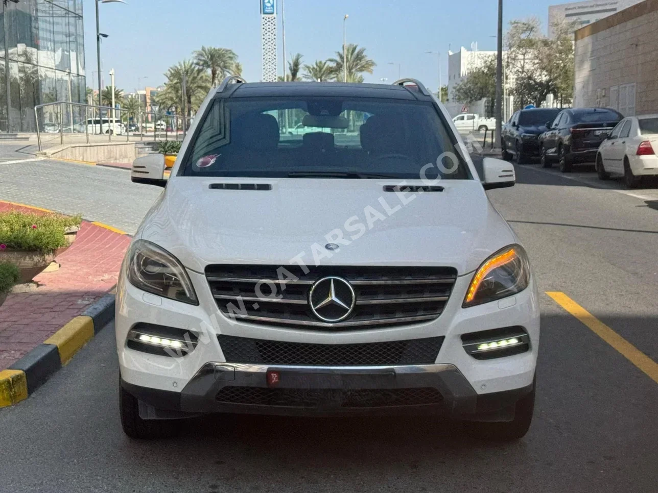 مرسيدس - بنز  ام ال  400  2015  اوتوماتيك  243,000 كم  6 سلندر  دفع رباعي  اس يو في  أبيض