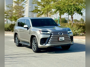 لكزس  ال اكس  600 لكجري  2025  اوتوماتيك  26,000 كم  6 سلندر  دفع رباعي  اس يو في  رمادي فاتح  تحت الضمان