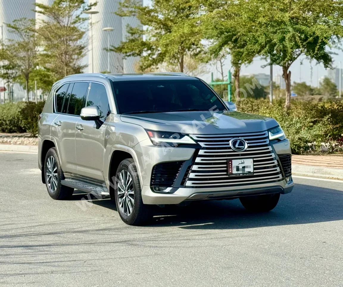 Lexus  LX  600 Luxury  2025  Automatic  26,000 Km  6 Cylinder  Four Wheel Drive (4WD)  SUV  Light Gray  With Warranty