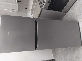 هاي سينس  ثلاجة باب مزدوج  - اللون الرمادي