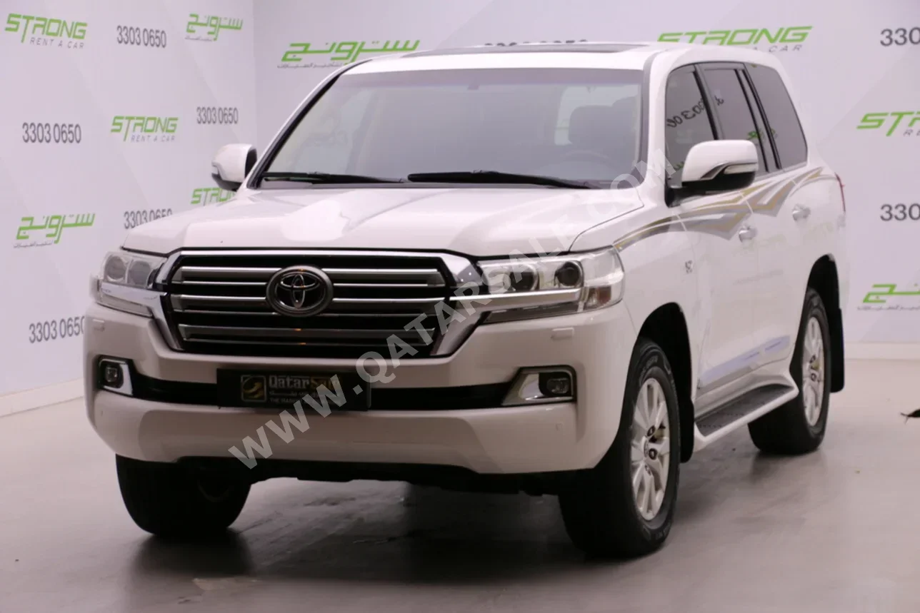 Toyota  Land Cruiser  VXR  2016  Automatic  327,000 Km  8 Cylinder  Four Wheel Drive (4WD)  SUV  White