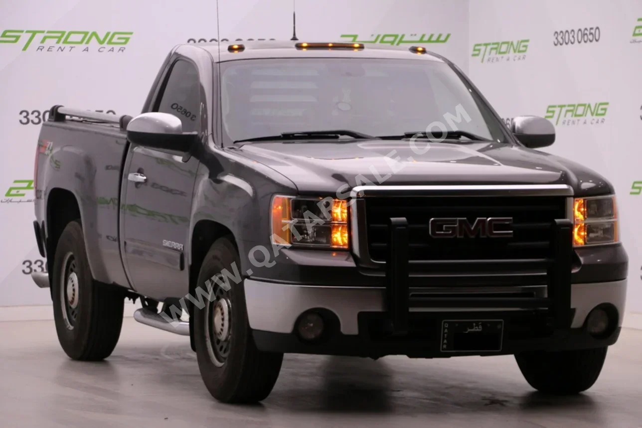 جي ام سي  سييرا  1500  2011  اوتوماتيك  247,000 كم  8 سلندر  دفع رباعي  بيكب  رمادي