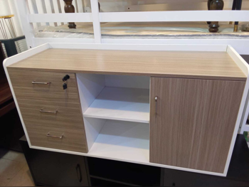 طاولة تلفاز  - لايف ستايل  - متعدد الألوان