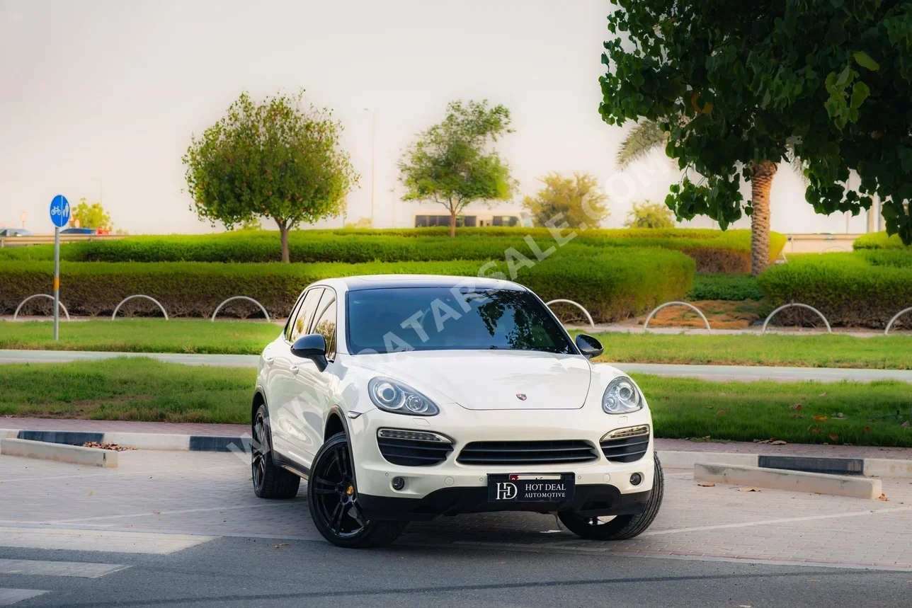 Porsche Cayenne S 2013 Automatic 165,000 Km 8 Cylinder Four Wheel Drive (4WD) SUV White