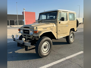 تويوتا  لاند كروزر  1983  عادي  1,897 كم  6 سلندر  دفع رباعي  اس يو في  بيج