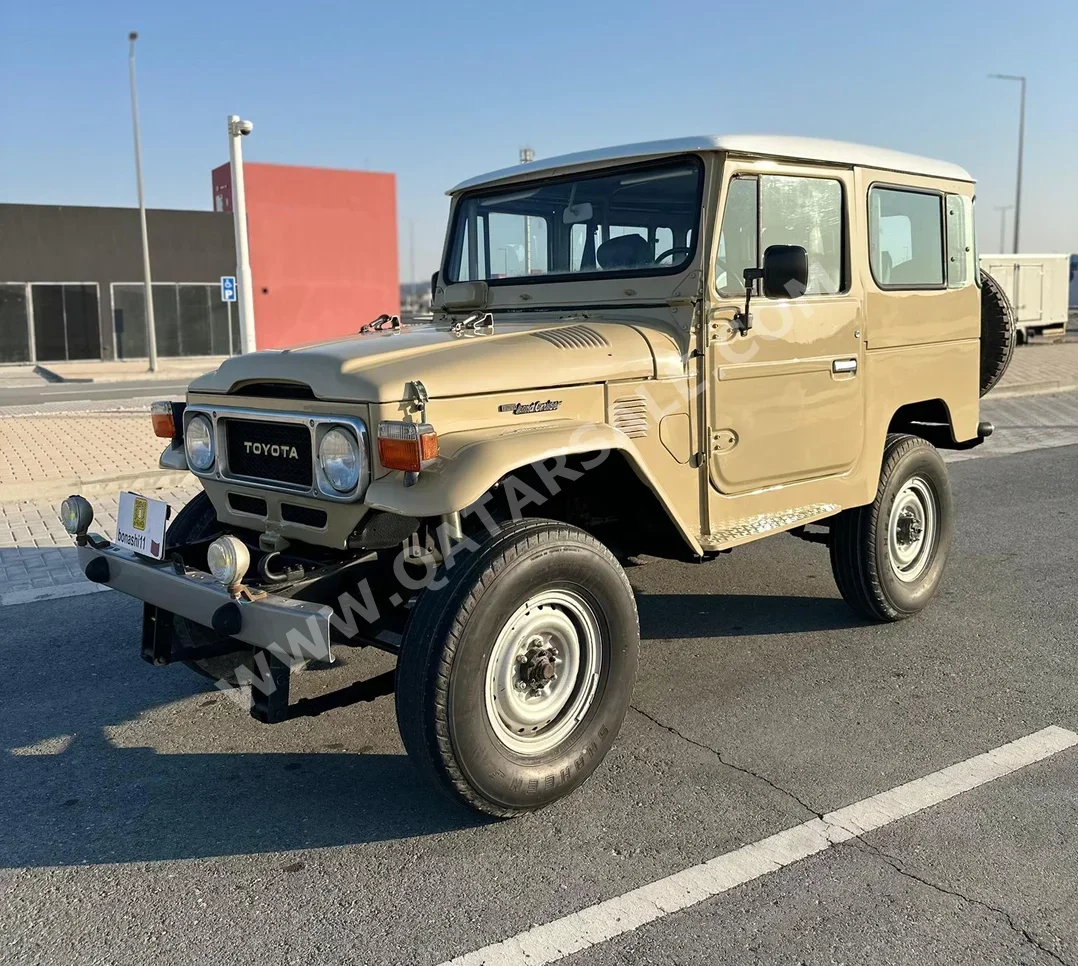 تويوتا  لاند كروزر  1983  عادي  1,897 كم  6 سلندر  دفع رباعي  اس يو في  بيج