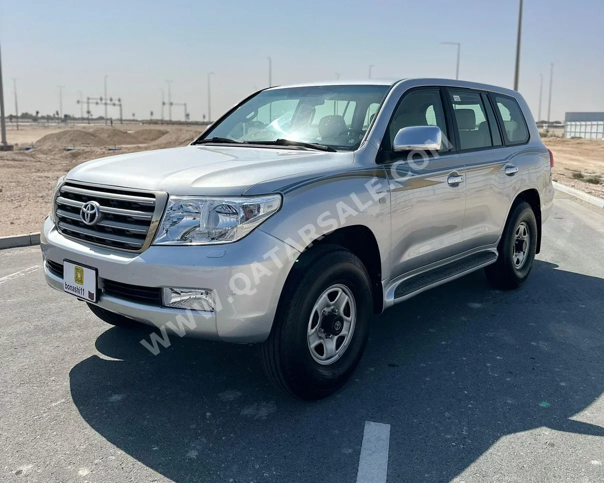 Toyota  Land Cruiser  VXR  2009  Automatic  562,399 Km  8 Cylinder  Four Wheel Drive (4WD)  SUV  Silver