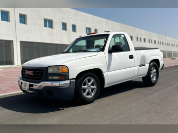 GMC  Sierra  1500  2006  Manual  372,000 Km  8 Cylinder  Four Wheel Drive (4WD)  Pick Up  White