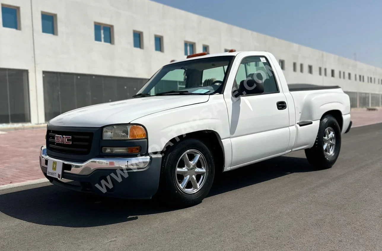 جي ام سي  سييرا  1500  2006  عادي  372,000 كم  8 سلندر  دفع رباعي  بيكب  أبيض