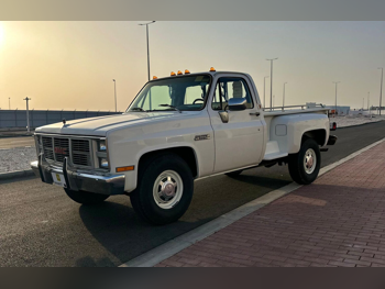 GMC  Sierra  454  1982  Manual  11,890 Km  8 Cylinder  Rear Wheel Drive (RWD)  Pick Up  White