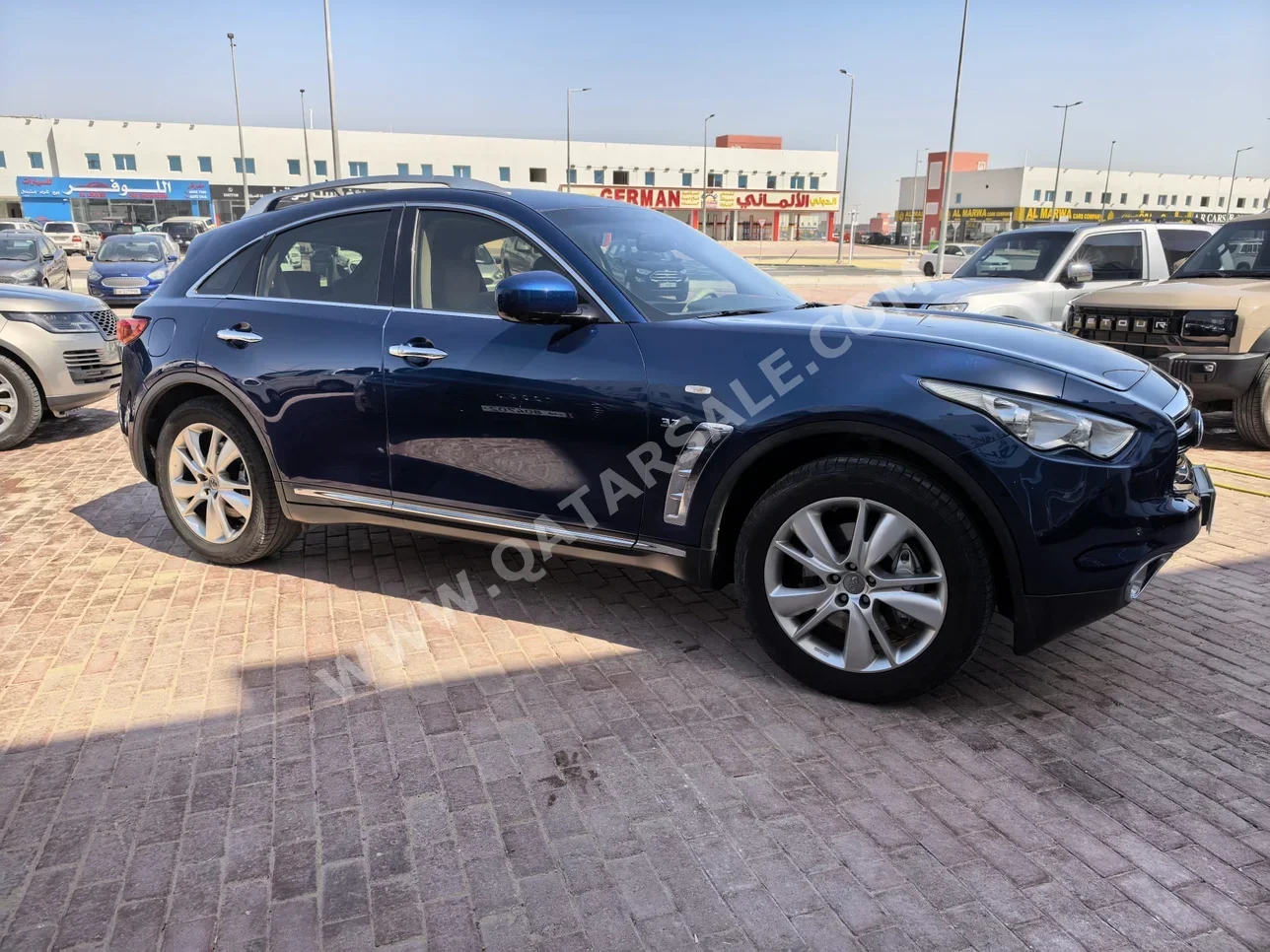Infiniti QX 70 2014 Automatic 159,000 Km 6 Cylinder Four Wheel Drive (4WD) SUV Blue