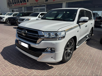 تويوتا  لاند كروزر  في اكس ار  2020  اوتوماتيك  81,000 كم  8 سلندر  دفع رباعي  اس يو في  أبيض