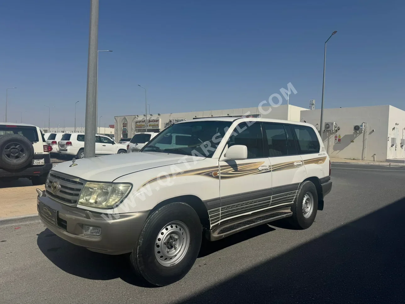 Toyota  Land Cruiser  GXR  2004  Manual  180,000 Km  6 Cylinder  Four Wheel Drive (4WD)  SUV  White
