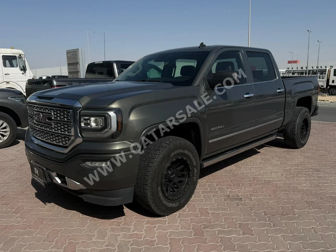 GMC  Sierra  Denali  2016  Automatic  300,000 Km  8 Cylinder  Four Wheel Drive (4WD)  Pick Up  Dark Brown
