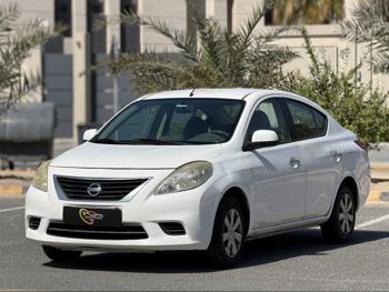 نيسان  صني  2014  اوتوماتيك  310,000 كم  4 سلندر  سحب امامي  سيدان  أبيض