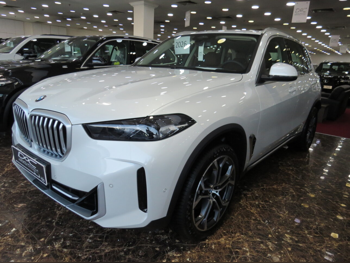 بي ام دبليو  الفئة - اكس  اكس 5 40 اي  2026  اوتوماتيك  0 كم  6 سلندر  دفع رباعي  اس يو في  أبيض  تحت الضمان