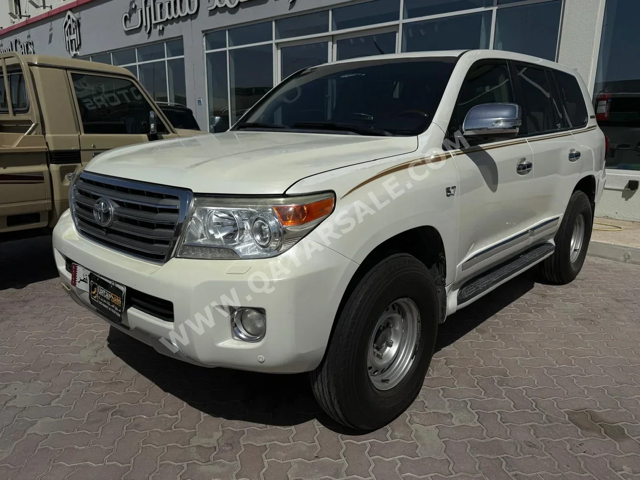 Toyota Land Cruiser VXR 2015 Automatic 360,000 Km 8 Cylinder Four Wheel Drive (4WD) SUV White