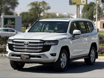 تويوتا  لاند كروزر  جي اكس ار توين توربو  2022  اوتوماتيك  137,000 كم  6 سلندر  دفع رباعي  اس يو في  أبيض