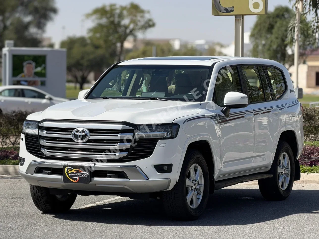 تويوتا  لاند كروزر  جي اكس ار توين توربو  2022  اوتوماتيك  137,000 كم  6 سلندر  دفع رباعي  اس يو في  أبيض