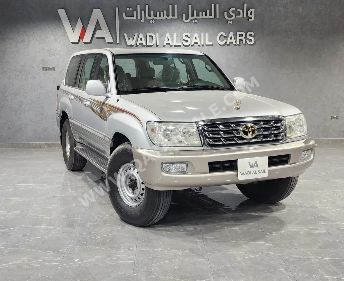 Toyota  Land Cruiser  VXR  2005  Automatic  540,000 Km  8 Cylinder  Four Wheel Drive (4WD)  SUV  Silver