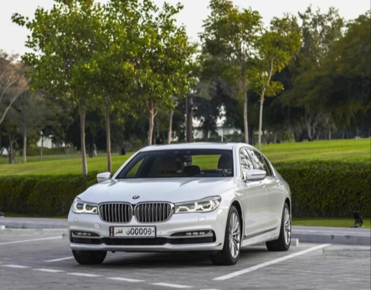 بي ام دبليو الفئة - السابعة 730 Li 2016 اوتوماتيك 113,000 كم 4 سلندر دفع خلفي سيدان أبيض