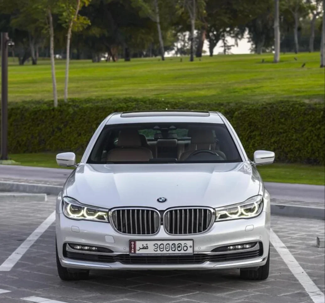 بي ام دبليو  الفئة - السابعة  730 Li  2016  اوتوماتيك  113,000 كم  4 سلندر  دفع خلفي  سيدان  أبيض