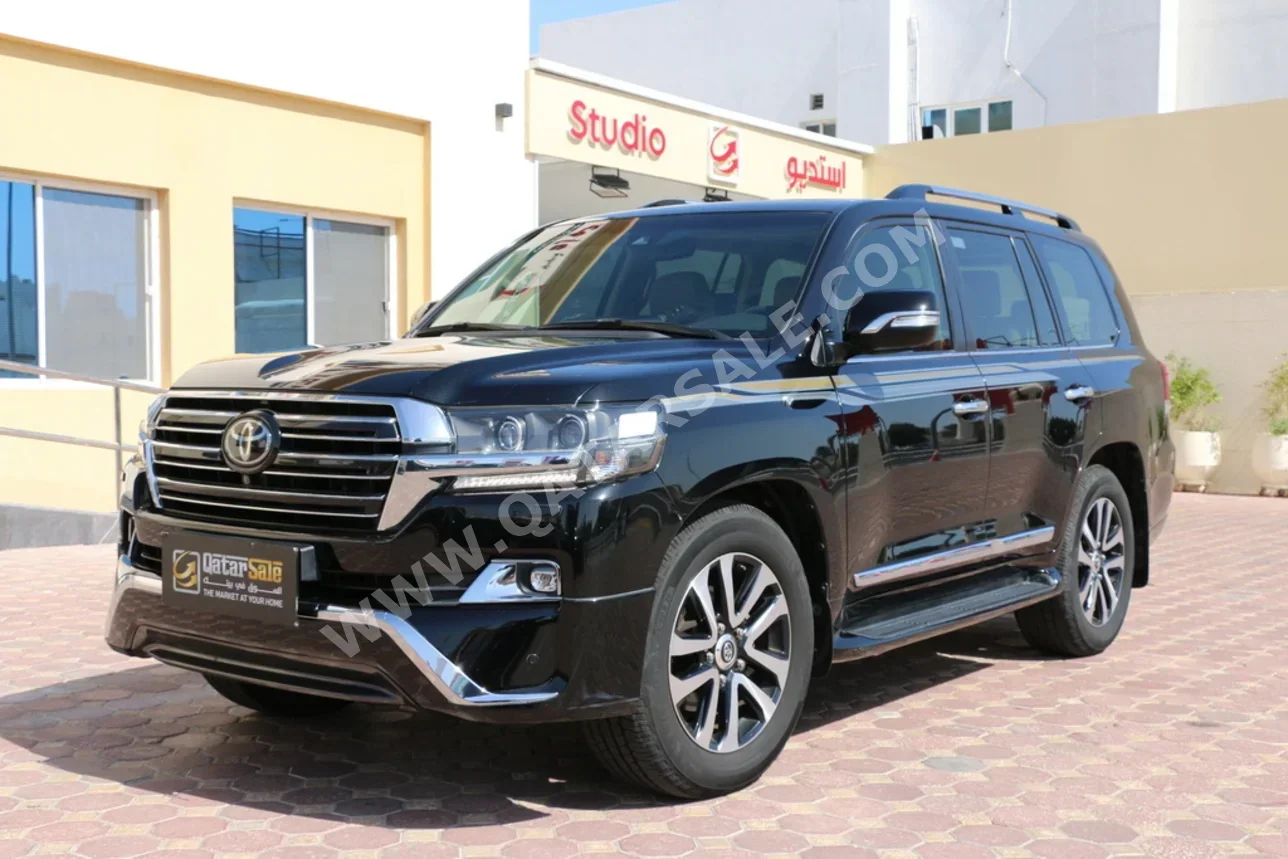 Toyota Land Cruiser VXS 2018 Automatic 123,000 Km 8 Cylinder Four Wheel Drive (4WD) SUV Black