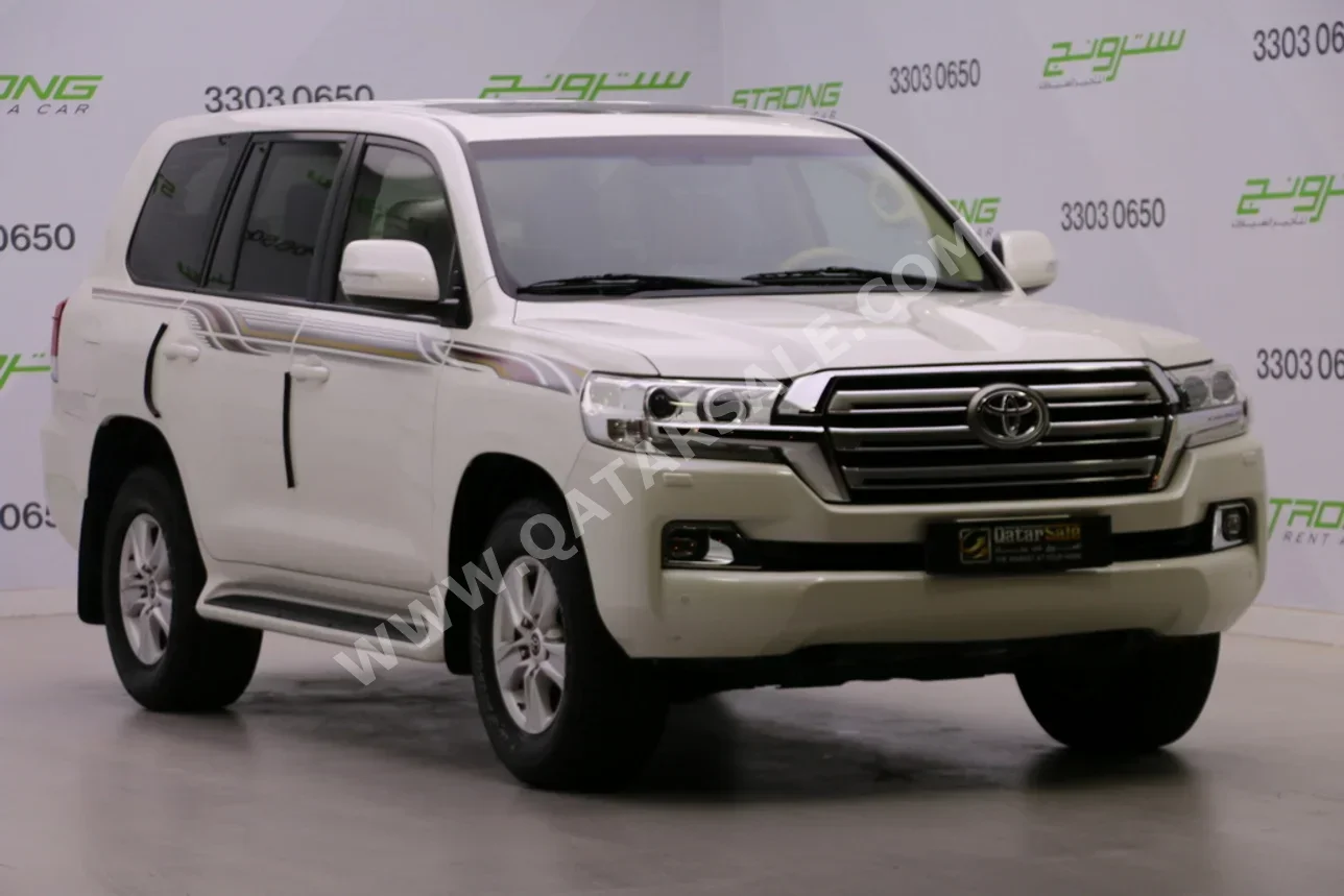 تويوتا لاند كروزر جي اكس ار 2017 اوتوماتيك 78,500 كم 6 سلندر دفع رباعي اس يو في أبيض لؤلؤي