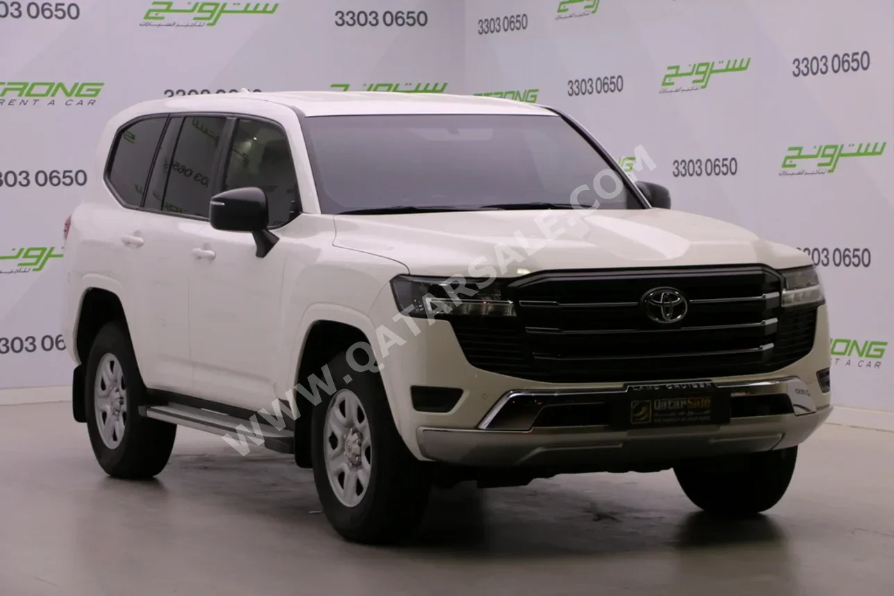 تويوتا لاند كروزر جي اكس 2022 اوتوماتيك 80,000 كم 6 سلندر دفع رباعي اس يو في أبيض