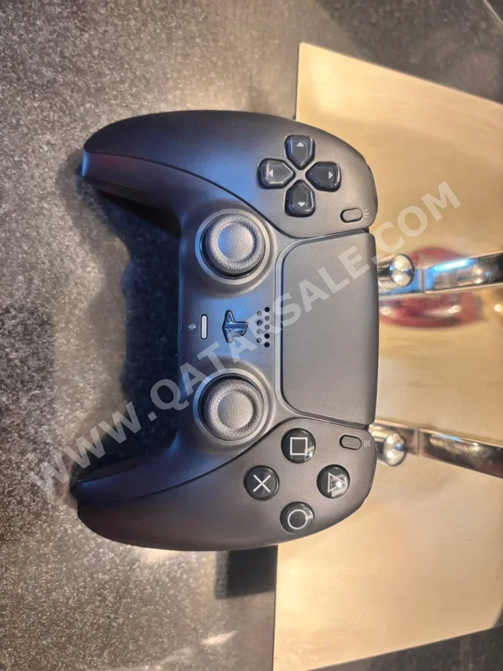 ملحقات اجهزة العاب الفيديو جهاز تحكم  - سوني  - بلاي ستيشن 5  - أسود