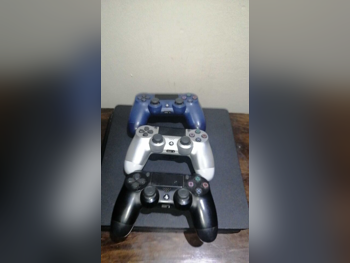 Video Games Consoles - Sony - PlayStation 4 - 1 TB -Included Controllers: 1