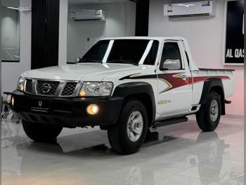 Nissan  Patrol  SGL  2015  Manual  300,000 Km  6 Cylinder  Four Wheel Drive (4WD)  Pick Up  White