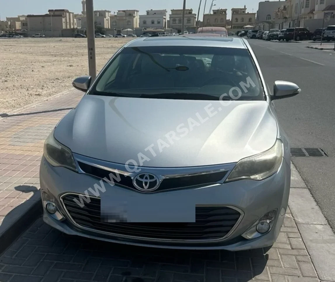 تويوتا  أفالون  اكس ال اي  2015  اوتوماتيك  170,000 كم  6 سلندر  سحب امامي  سيدان  فضي