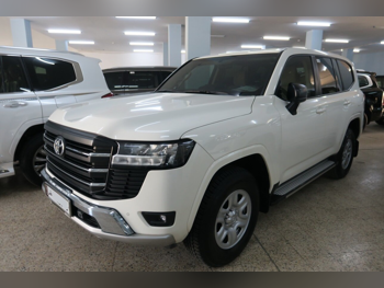 تويوتا  لاند كروزر  جي اكس  2025  اوتوماتيك  45,000 كم  6 سلندر  دفع رباعي  اس يو في  أبيض  تحت الضمان