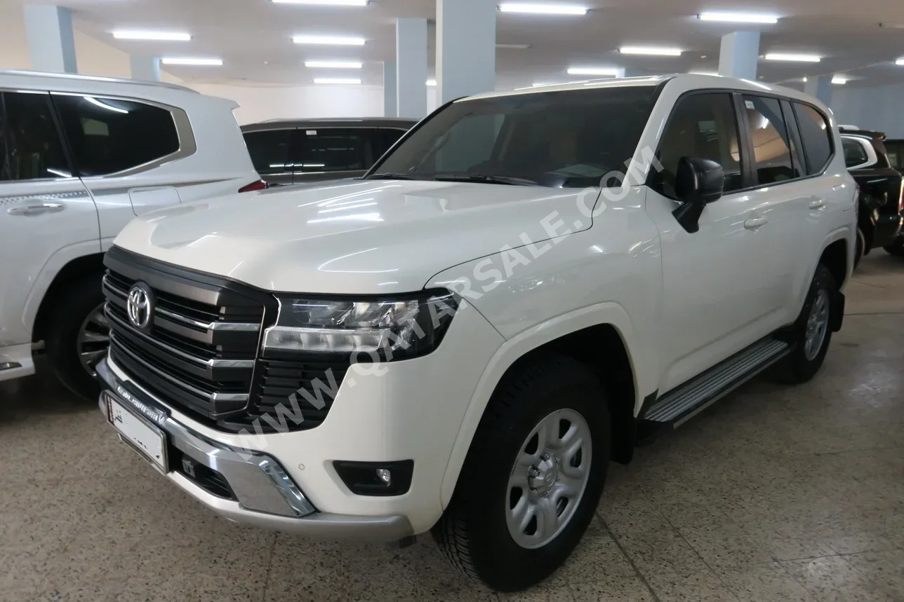 تويوتا  لاند كروزر  جي اكس  2025  اوتوماتيك  45,000 كم  6 سلندر  دفع رباعي  اس يو في  أبيض  تحت الضمان