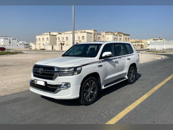 تويوتا  لاند كروزر  جي اكس ار - غراند تورينغ  2020  اوتوماتيك  245,000 كم  6 سلندر  دفع رباعي  اس يو في  أبيض