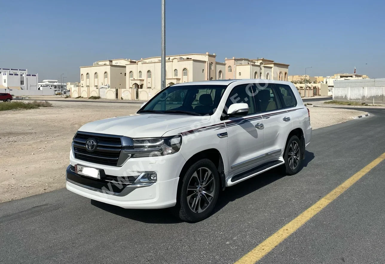 تويوتا لاند كروزر جي اكس ار - غراند تورينغ 2020 اوتوماتيك 245,000 كم 6 سلندر دفع رباعي اس يو في أبيض