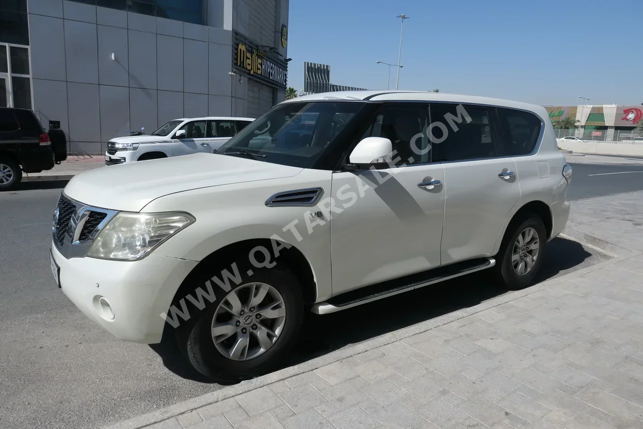 نيسان  باترول  اس اي  2013  اوتوماتيك  260,000 كم  8 سلندر  دفع رباعي  اس يو في  أبيض