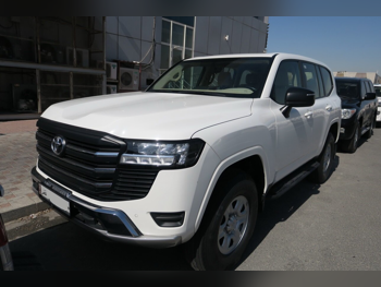 تويوتا  لاند كروزر  جي اكس  2022  اوتوماتيك  214,000 كم  6 سلندر  دفع رباعي  اس يو في  أبيض