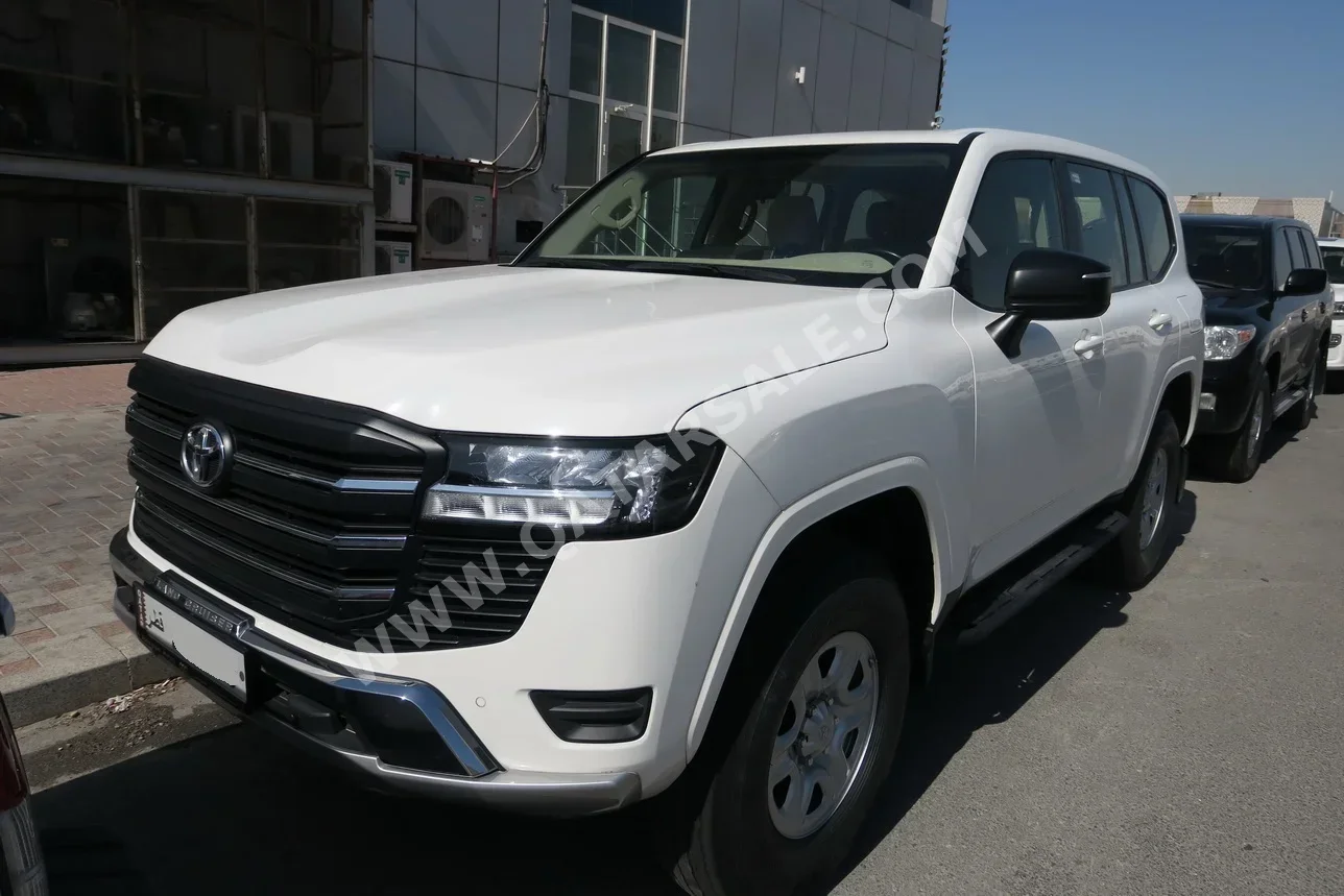 تويوتا  لاند كروزر  جي اكس  2022  اوتوماتيك  214,000 كم  6 سلندر  دفع رباعي  اس يو في  أبيض