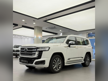 تويوتا  لاند كروزر  في اكس  2025  اوتوماتيك  5,900 كم  6 سلندر  دفع رباعي  اس يو في  أبيض  تحت الضمان